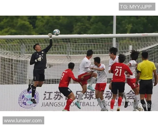 球星热衷收藏足球展现独特爱好与体育精神传承魅力