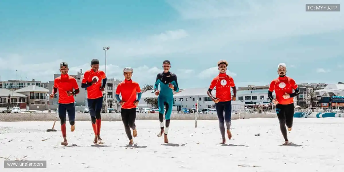 实时解说,让你不错过任何一个绝杀瞬间!🎙️🏃